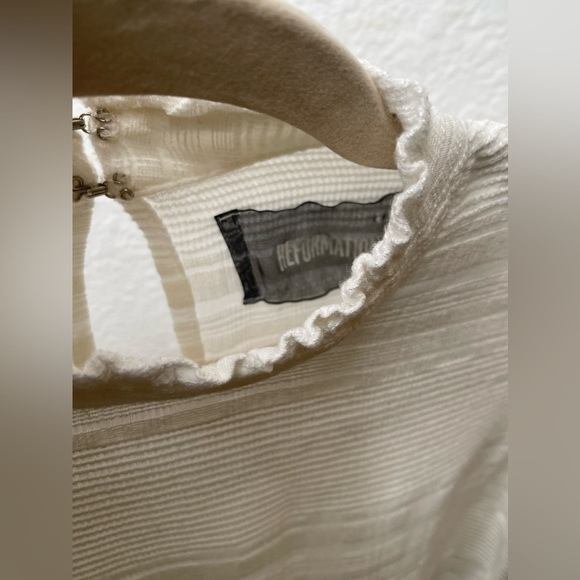 Reformation Cream Mock neck long sleeve blouse xxs
Purchased from The Real Real - Picture 11 of 14